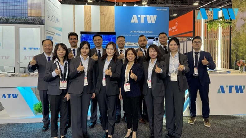 استكشاف مستقبل تصنيع الألواح الكهروضوئية الذكية وتخزين الطاقة - Autowell تتألق في معرض RE+ 2025 في لاس فيغاس